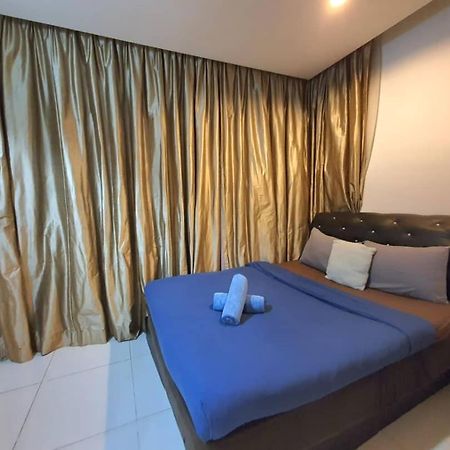 Regalia Suites Klcc View Rooftop Infinity Pool By Angkasa Homes Kuala Lumpur Exteriör bild