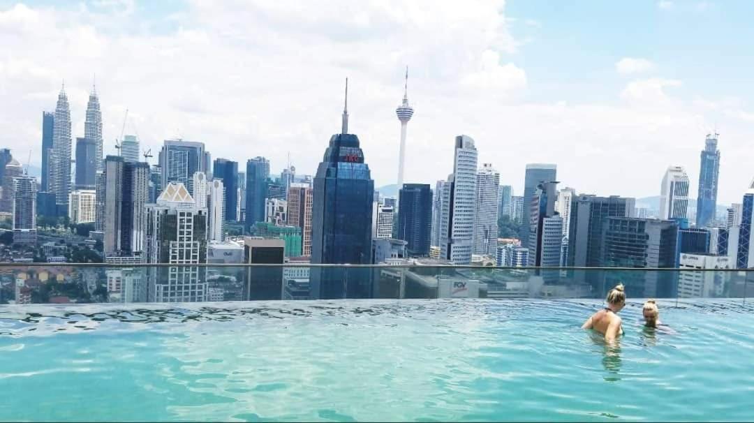 Regalia Suites Klcc View Rooftop Infinity Pool By Angkasa Homes Kuala Lumpur Exteriör bild