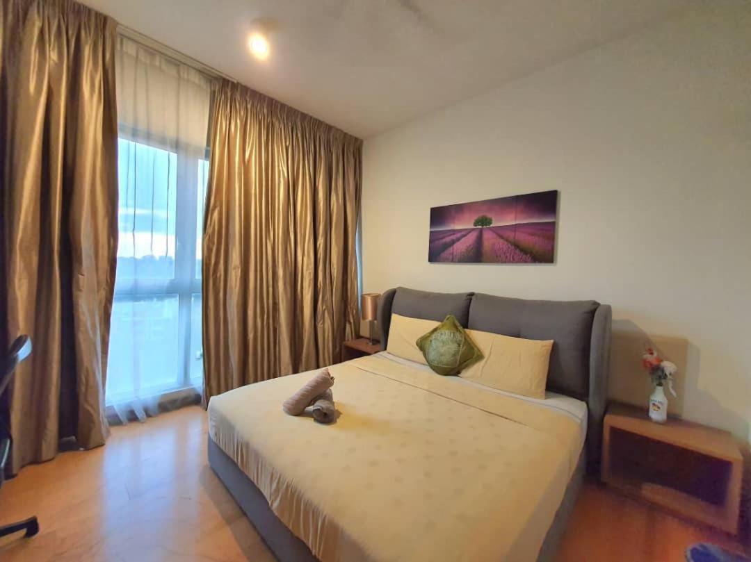 Regalia Suites Klcc View Rooftop Infinity Pool By Angkasa Homes Kuala Lumpur Exteriör bild