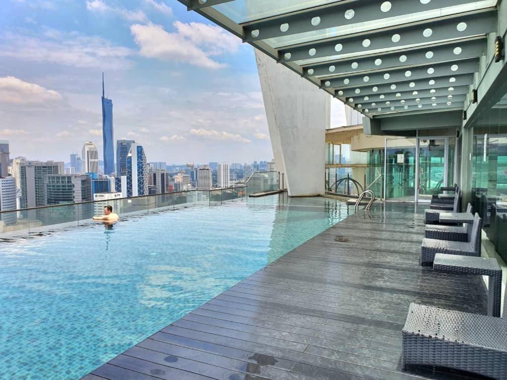 Regalia Suites Klcc View Rooftop Infinity Pool By Angkasa Homes Kuala Lumpur Exteriör bild