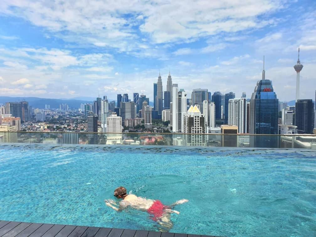 Regalia Suites Klcc View Rooftop Infinity Pool By Angkasa Homes Kuala Lumpur Exteriör bild