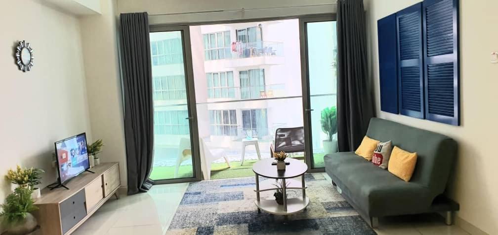 Regalia Suites Klcc View Rooftop Infinity Pool By Angkasa Homes Kuala Lumpur Exteriör bild