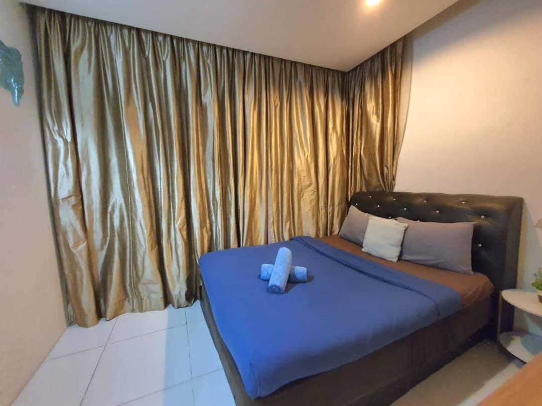 Regalia Suites Klcc View Rooftop Infinity Pool By Angkasa Homes Kuala Lumpur Exteriör bild