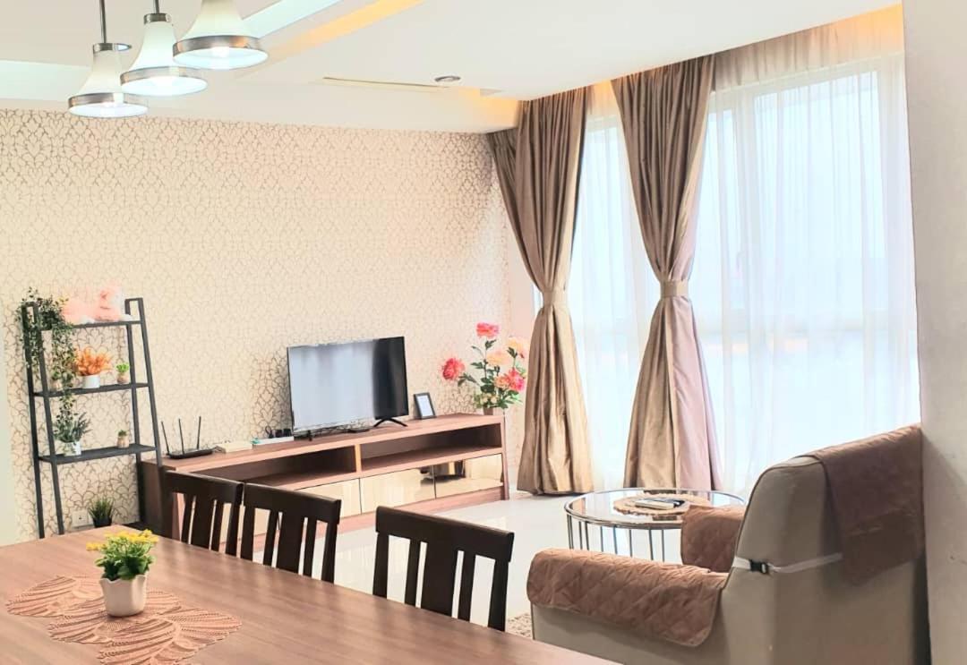 Regalia Suites Klcc View Rooftop Infinity Pool By Angkasa Homes Kuala Lumpur Exteriör bild