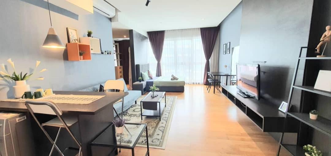 Regalia Suites Klcc View Rooftop Infinity Pool By Angkasa Homes Kuala Lumpur Exteriör bild