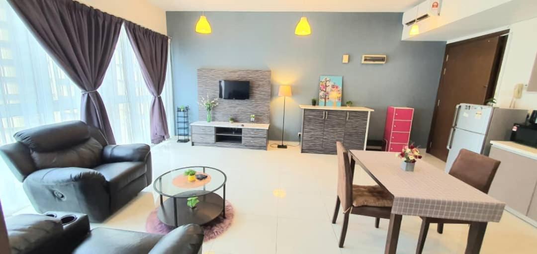 Regalia Suites Klcc View Rooftop Infinity Pool By Angkasa Homes Kuala Lumpur Exteriör bild